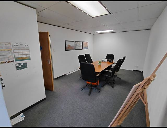 156M² OFFICE FOR SALE IN RANDJESPARK